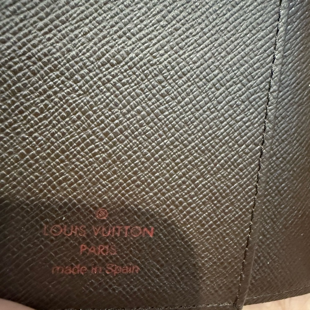 Louis Vuitton - Picture 8 of 9